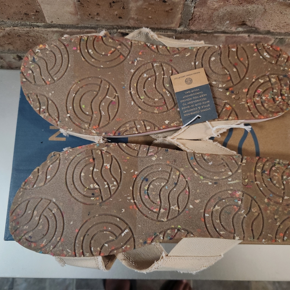 Vionic Women's Cream Sandals - Picture 3 of 5